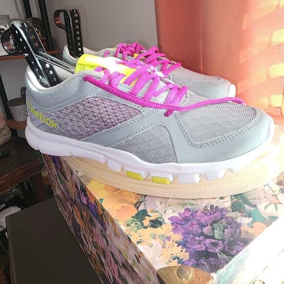 REEBOK EUC WOMEN'S YOURFLEX TRAINETTE 7.0 SNEAKERS SHOES.  SIZE 6.5 - Picture 1 of 8